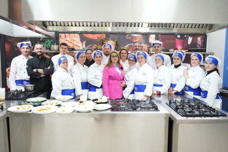 Certifikimi i studentëve nga eksperti i gastronomisë së Francës, Chef Christophe